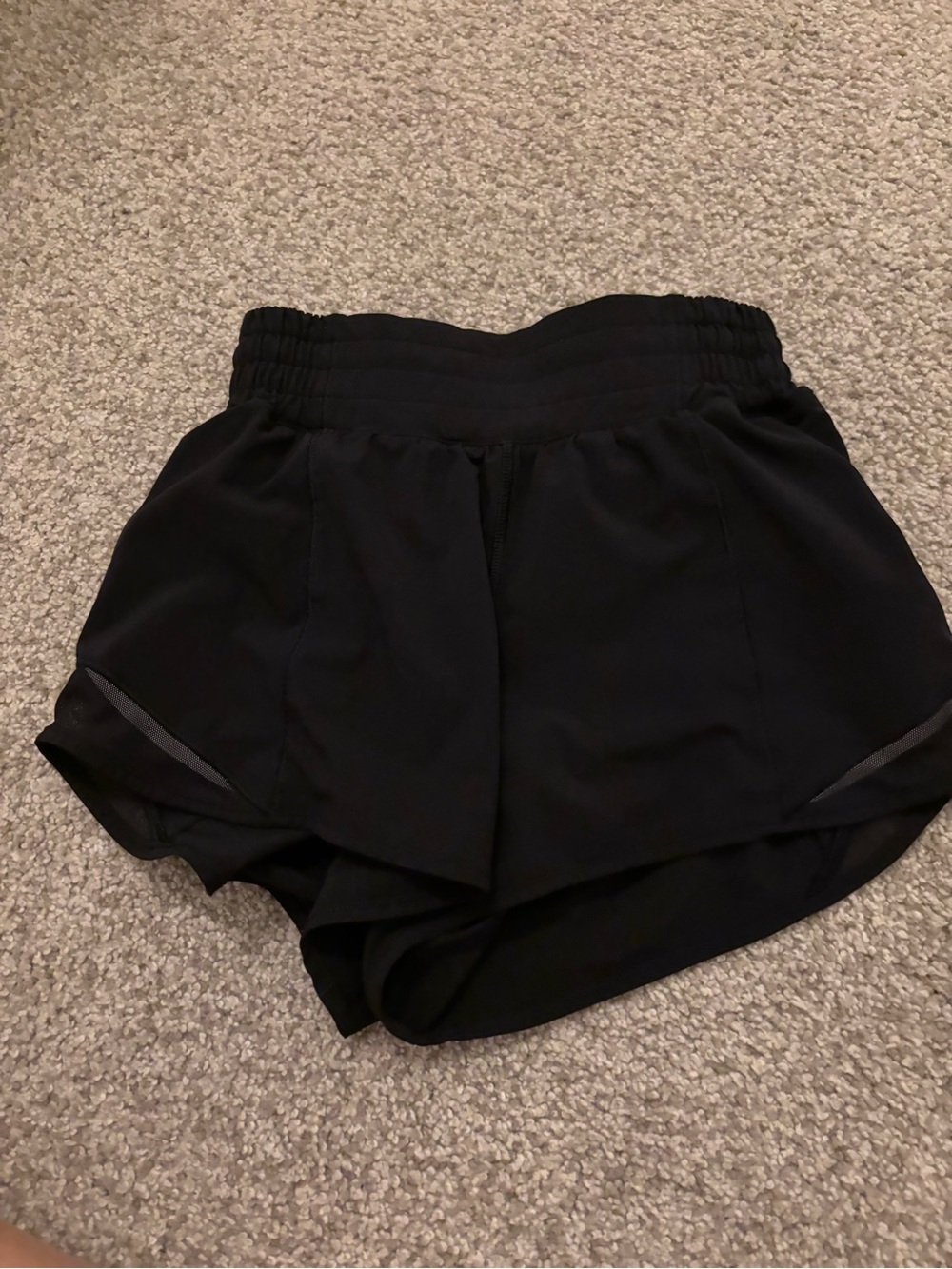 Lululemon black hotty hot shorts 2.5 low rise
